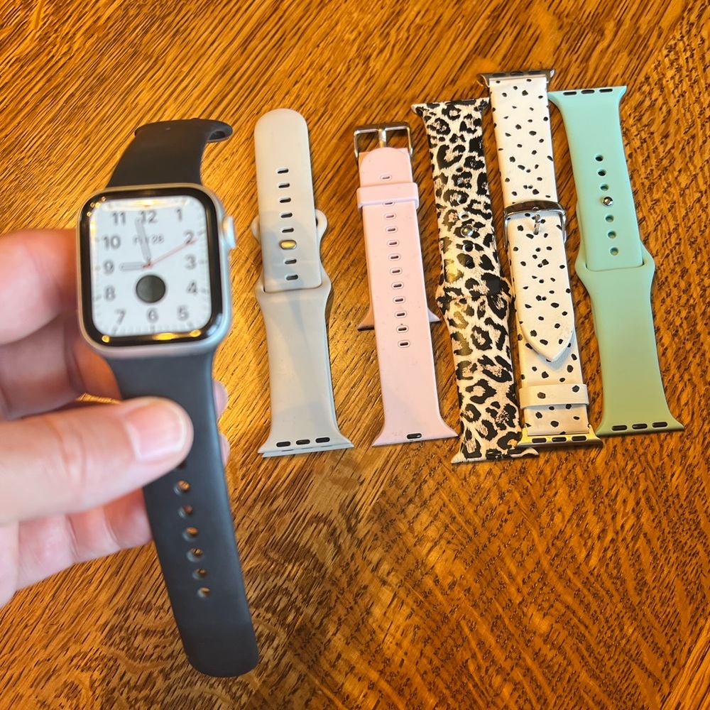 Apple Watch Series 6 with 5 extra bands